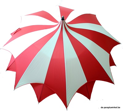stick umbrella d\'amazoni red and white; topview